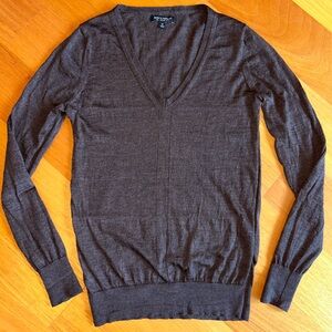 Banana Republic 100% Merino Wool V-Neck Sweater Size M Medium Coffee Brown